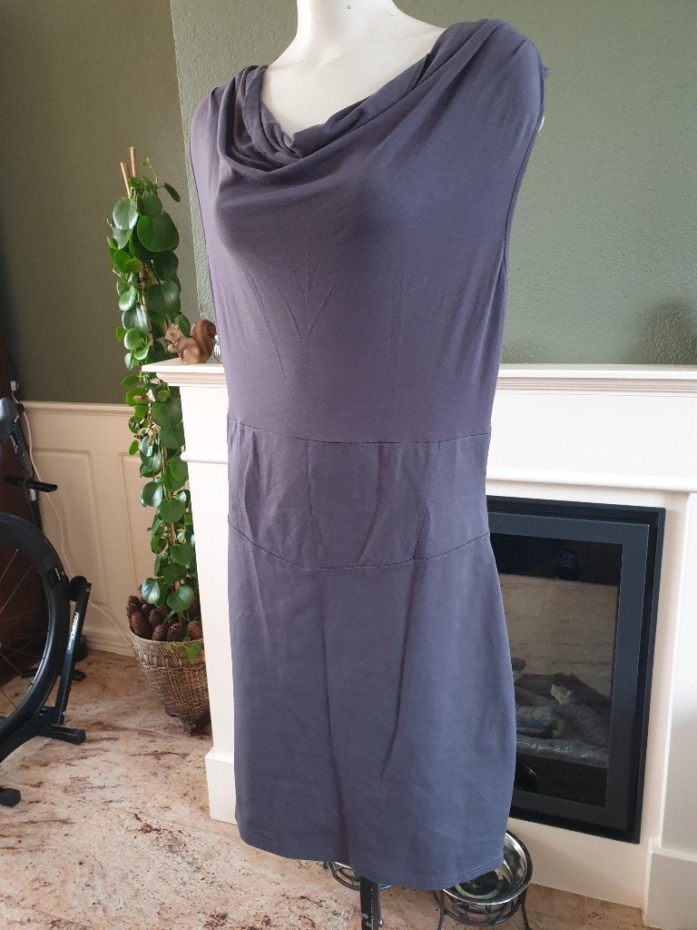 Sao Paulo mooie grijze mouwloze jurk mt 42 L XL, Maat 38/40 (M), Verzenden, Zo goed als nieuw, Knielengte