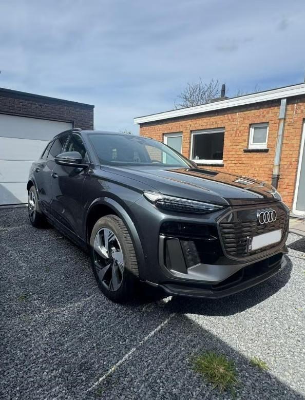 Audi Q6 SUV Corporate S e-tron -29200 km - Elektrisch - 2025, Auto's, Audi, Automaat, Achterwielaandrijving, 2275 kg, Parkeerassistent