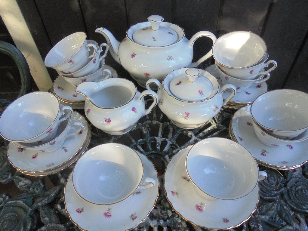 Thee servies MOSA vol met kleine bloemetjes, oa roosjes tulp, Ophalen of Verzenden