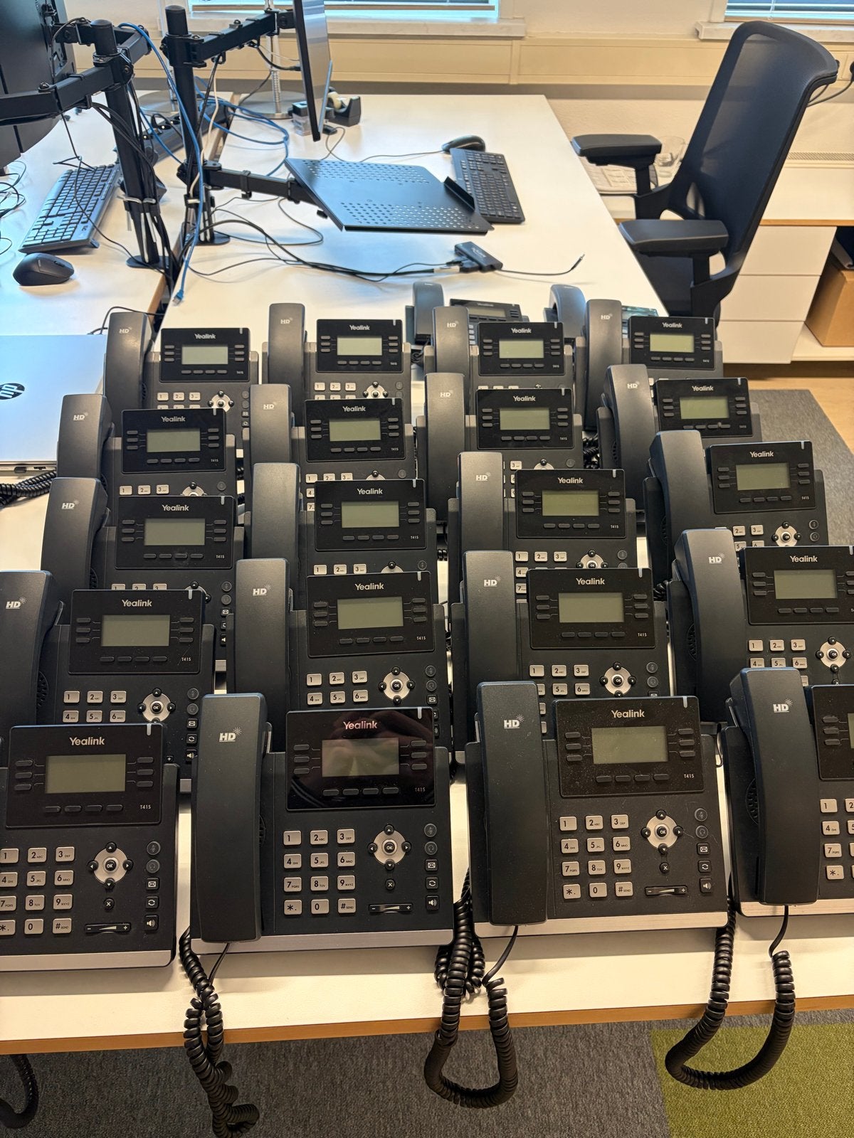 Partij Yealink telefoons, Jabra headsets en internetkabels, Ophalen, Gebruikt, 4 handsets of meer