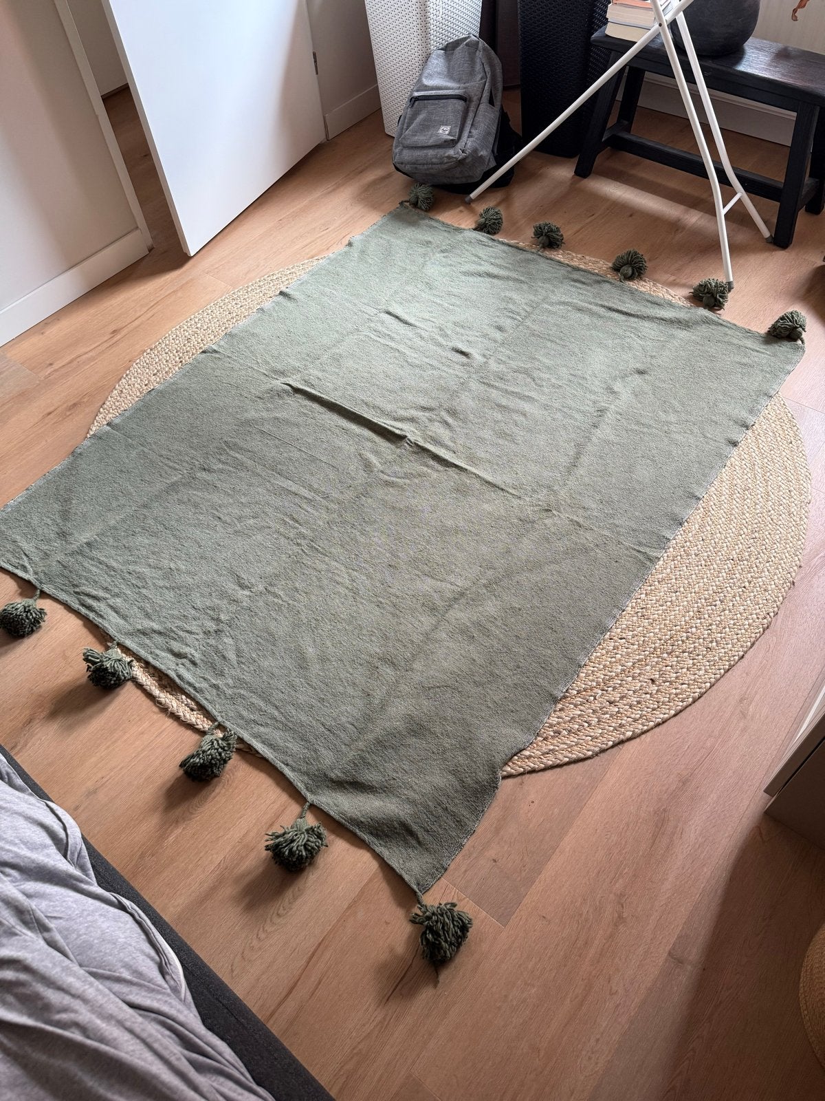 Groen plaid met pompons - Zo goed als nieuw, Ophalen, 150 tot 200 cm, Zo goed als nieuw, Rechthoekig