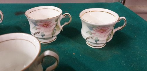 kopjes met bloemen balmoral castle bone china, Ophalen of Verzenden, 'T Olde Gre-j, Info@toldegrej.nl, Endepoelstraat 20f Didam