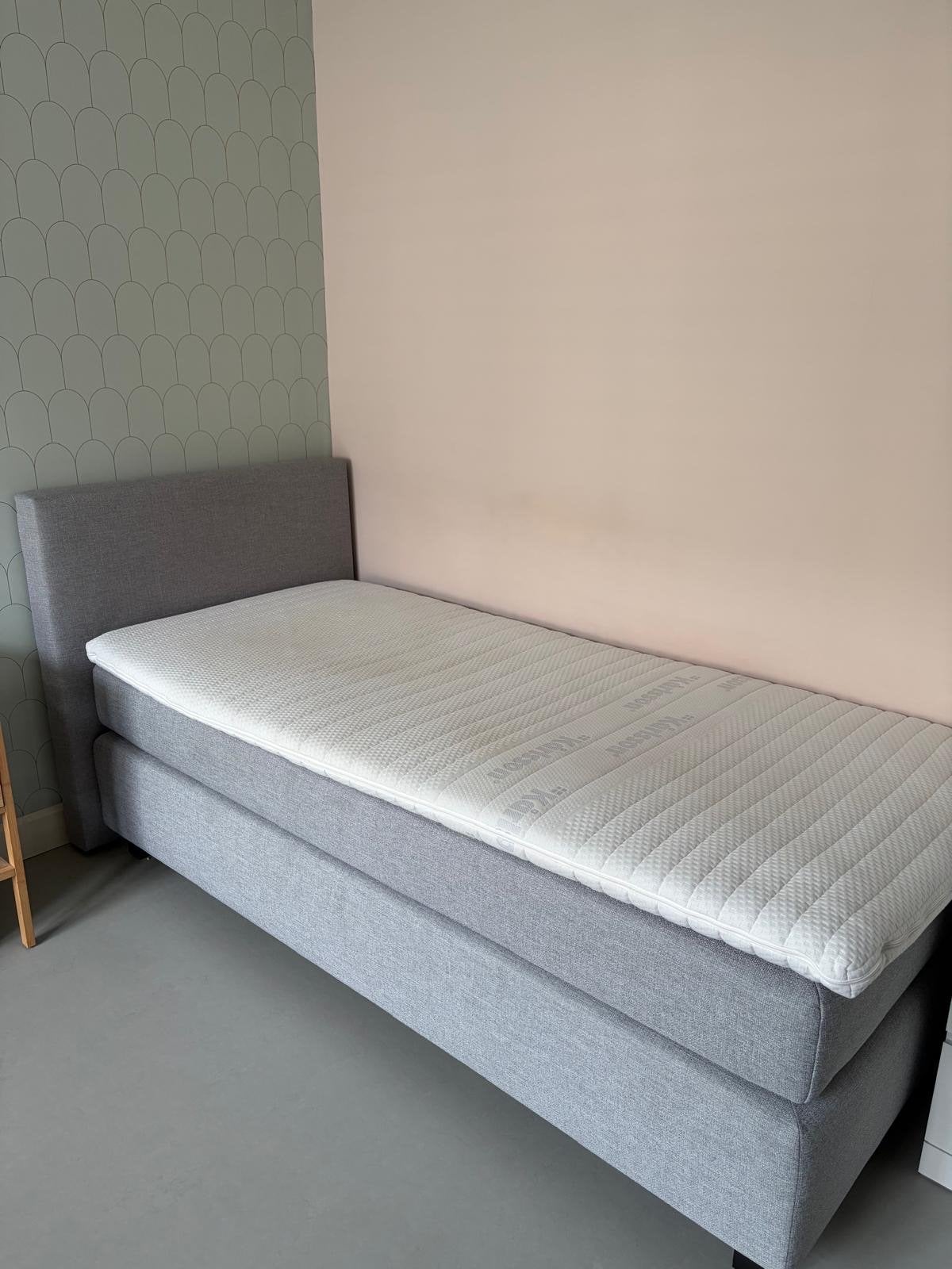 Eenpersoons boxspring met matras - Zo goed als nieuw, Ophalen, 90 cm, Eenpersoons, Zo goed als nieuw
