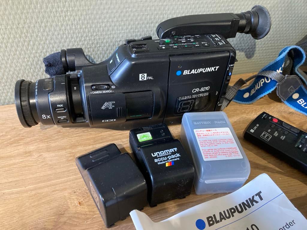 Blaupunkt videocamera CR-8210 met toebehoren en 3 accu's, Audio, Tv en Foto, Videocamera's Analoog, Ophalen, 8mm, Camera