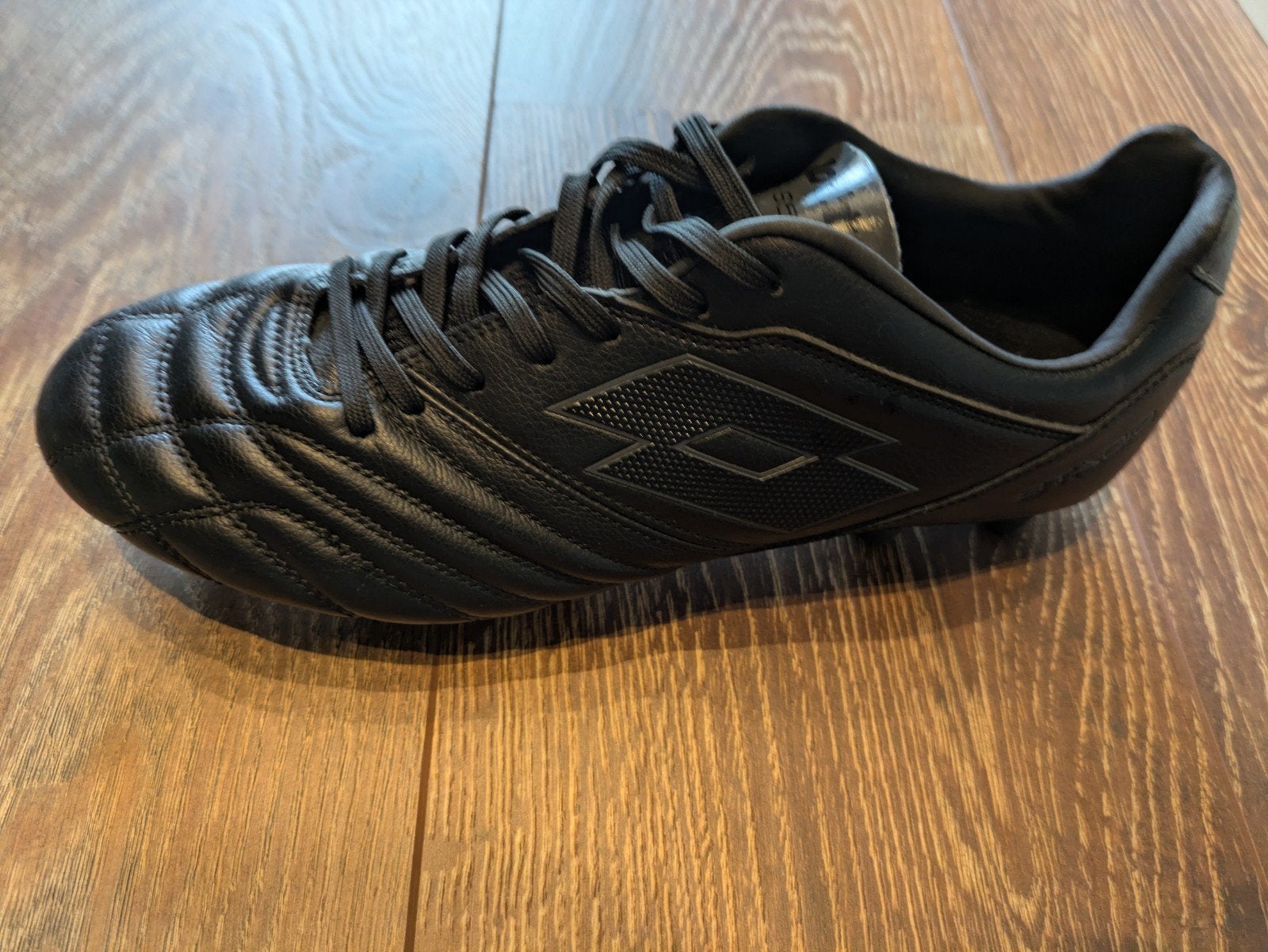 Lotto Stadio S50 voetbalschoenen maat 44 - Zwart, Maat XS of kleiner, Schoenen, Ophalen of Verzenden, Zo goed als nieuw