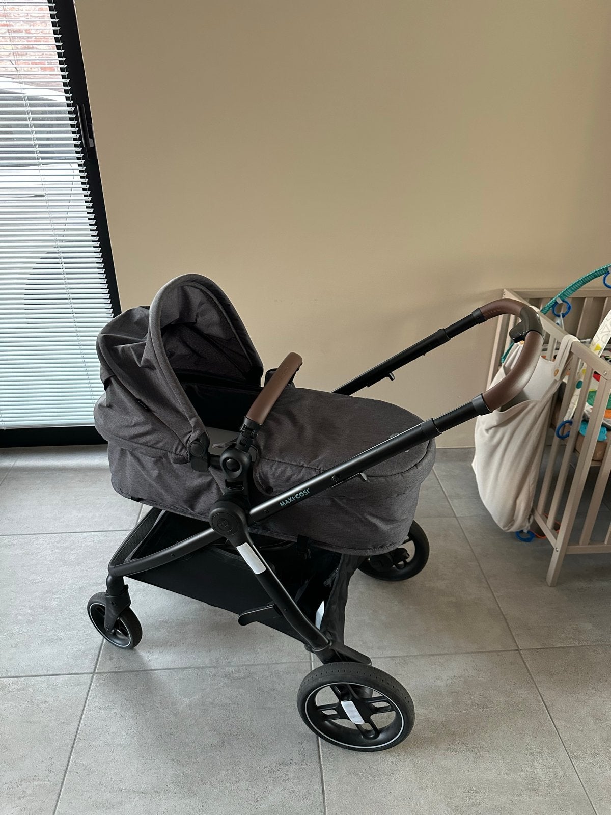 Maxi-Cosi Adorra 2 Combiwagen 3-in-1 met accessoires, Kinderen en Baby's, Kinderwagens en Combinaties, Zo goed als nieuw, Combiwagen