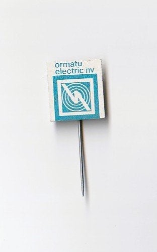 blikken speld ORMATU ELECTRIC nv Amsterdam, Verzamelen, Speldjes, Pins en Buttons, Ophalen of Verzenden, Gebruikt, Overige onderwerpen