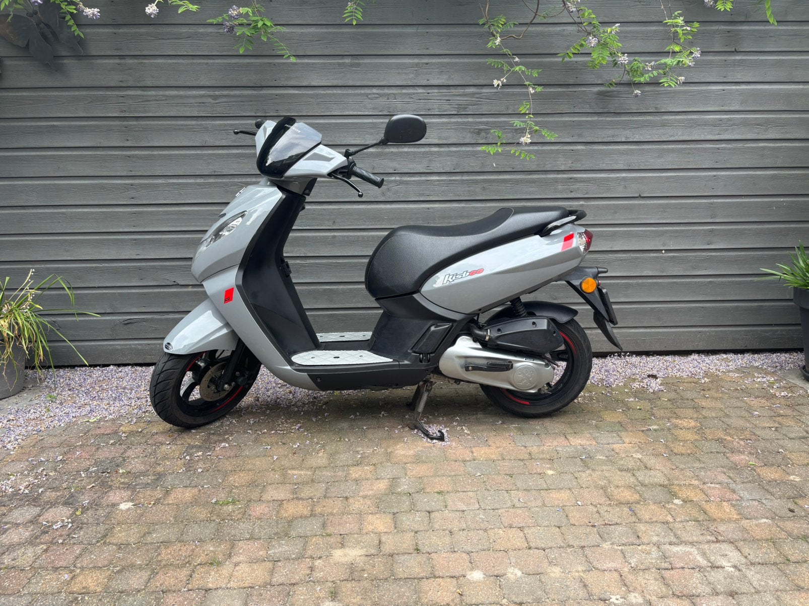 Peugeot kisbee nardo gray, Fietsen en Brommers, Scooters | Peugeot, Ophalen, Overige modellen, Maximaal 45 km/u, Zo goed als nieuw