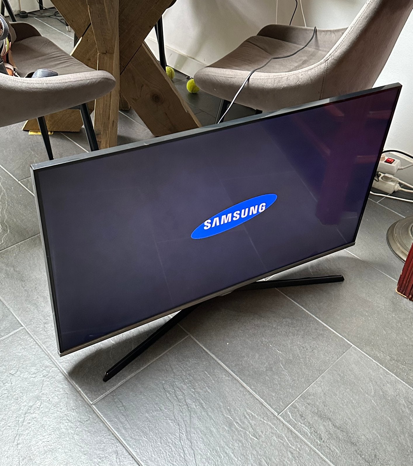 Foto 2 van Samsung UE40J5100AW – 40 inch Full HD TV