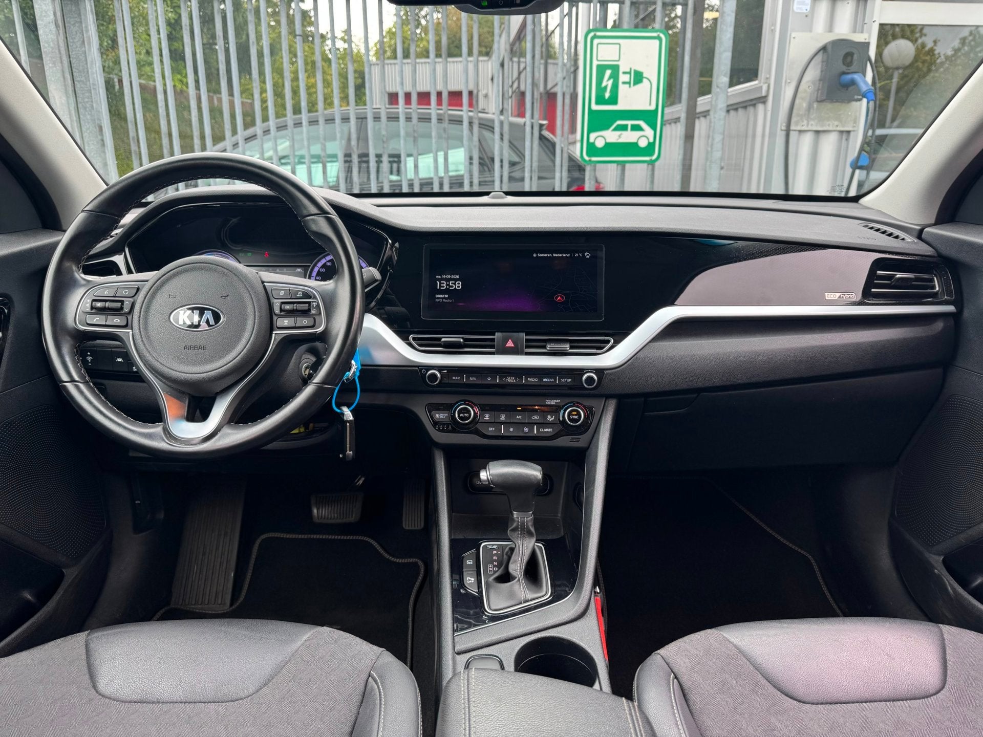 Foto 16 van Kia Niro 1.6 GDi Hybrid DynamicLine | All Season | Volledig