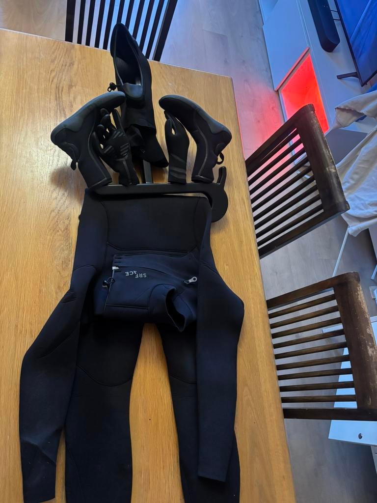 SRFACE Remix Surfset – Wetsuit + Boots + Gloves + Hood, Watersport en Boten, Golfsurfen, Zo goed als nieuw, Overige typen, Ophalen