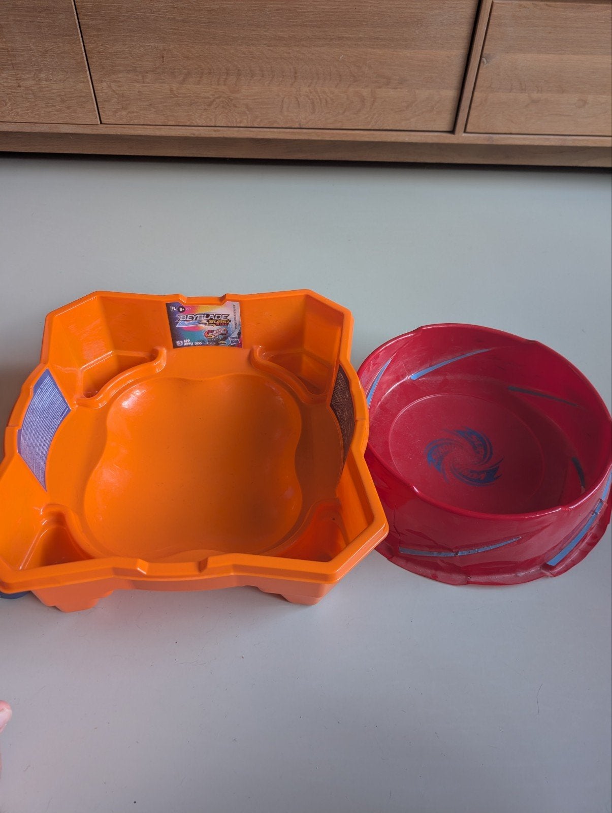 Grote Beyblade set: 2 bakken, 8 launchers, 10 tollen & tools, Ophalen of Verzenden, Gebruikt, Jongen of Meisje