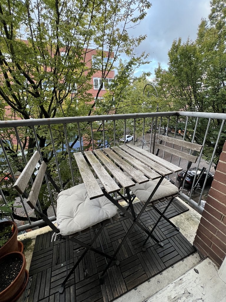 IKEA balkonset – 2 klapstoelen, tafel & 2 zitkussens, Gebruikt, Bijzettafel, Tuinset, Hout