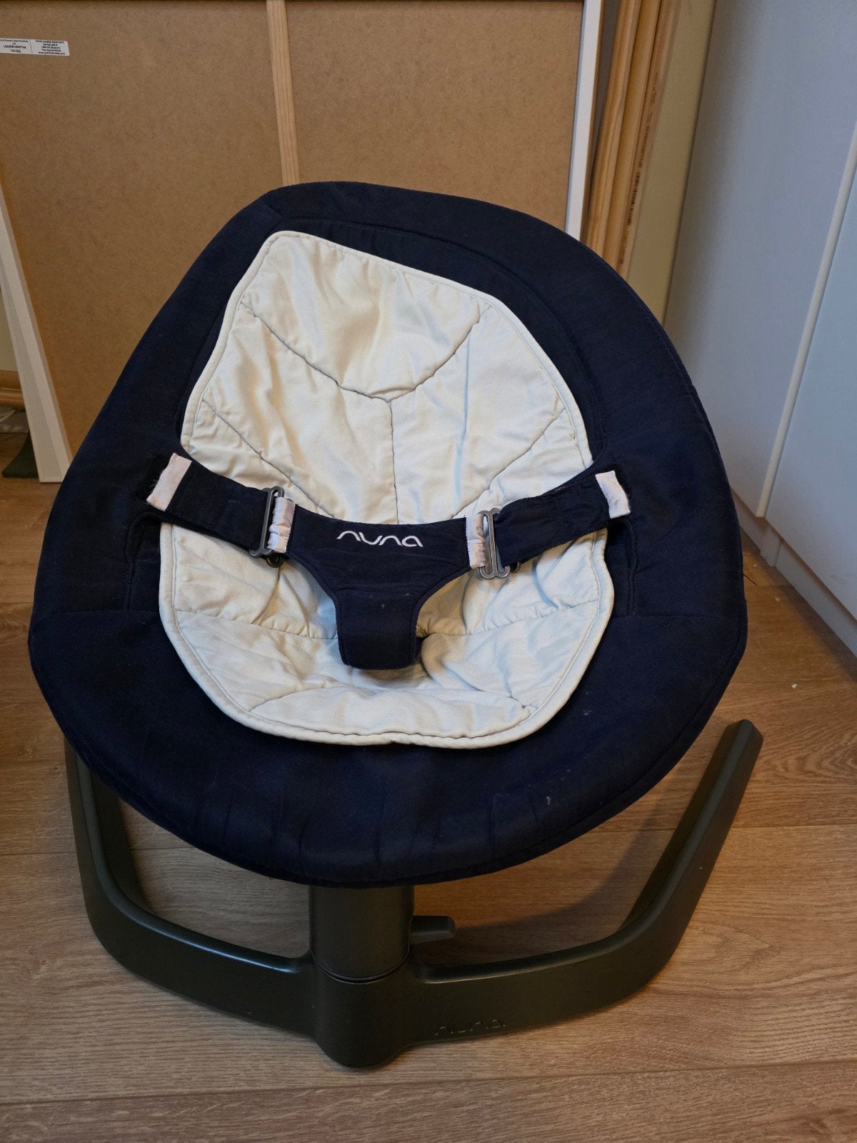 Nuna Leaf schommel/wipstoel, Kinderen en Baby's, Gebruikt, Schommelstoel, Met gordel(s) of riempje(s), Ophalen