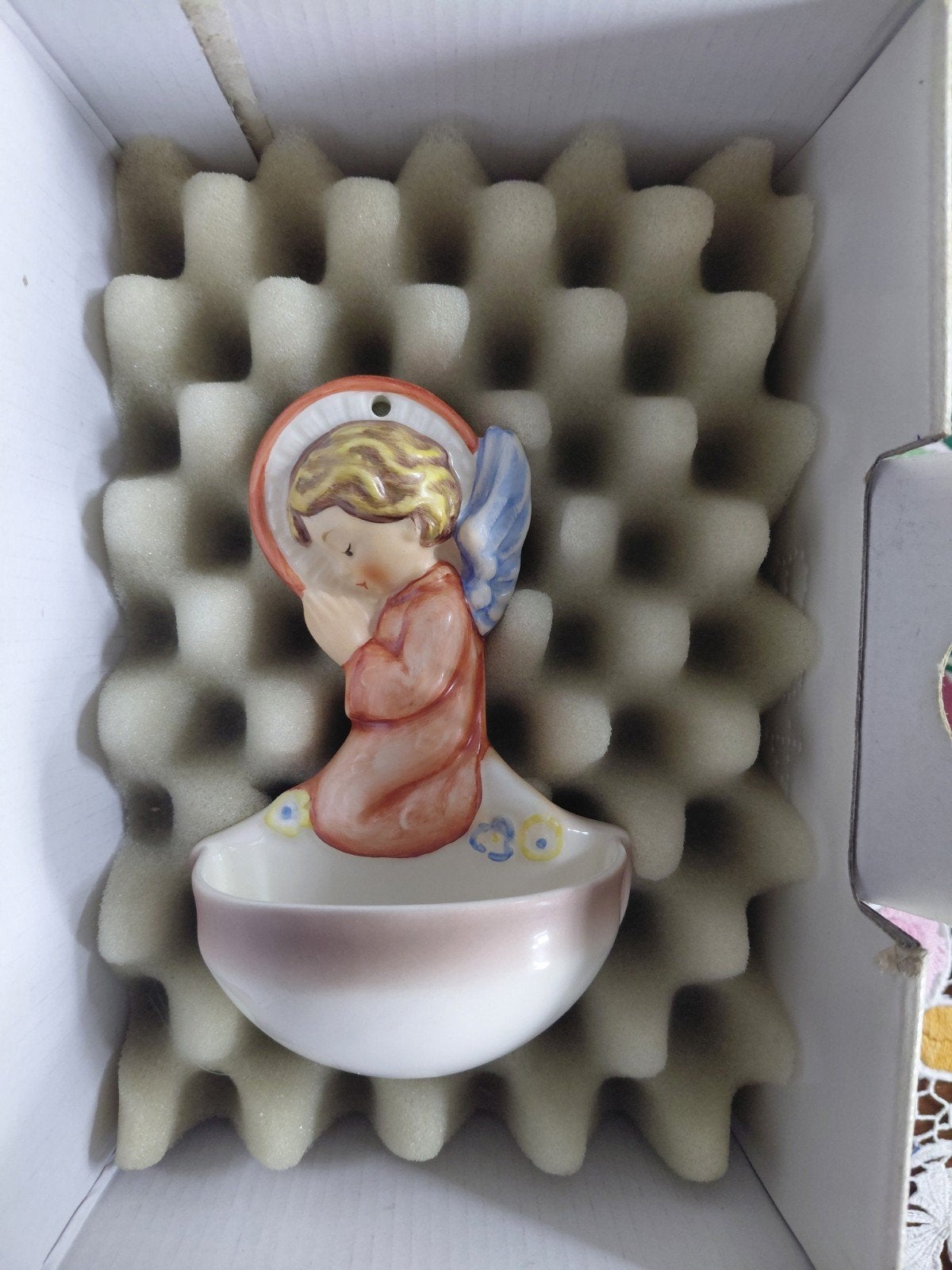 Goebel beeldje holy water fond angel, Ophalen of Verzenden, Zo goed als nieuw, Figuurtje