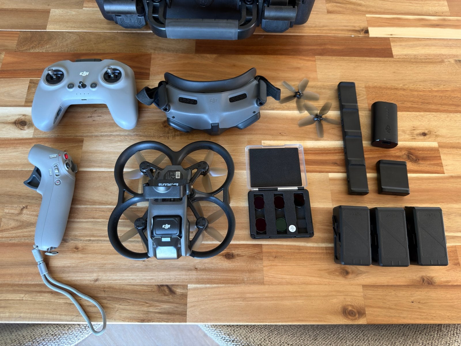 DJI Avata Drone Fly More Combo - Zo goed als nieuw, 250 tot 900 gram, 5 tot 10 kilometer, Topkwaliteit, 15 tot 30 minuten