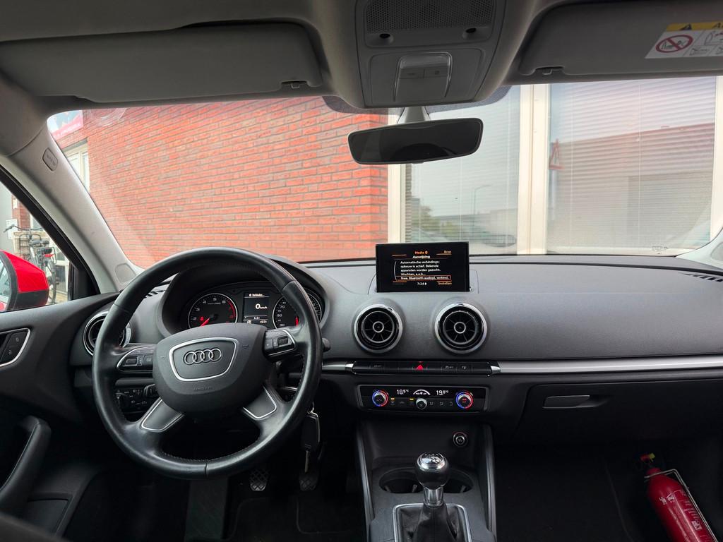 Audi A3 LIMOUSINE 1.4 TFSI Ambiente Pro Line Plus / Navi / P, Voorwielaandrijving, Gebruikt, 4 cilinders, Met garantie (alle)