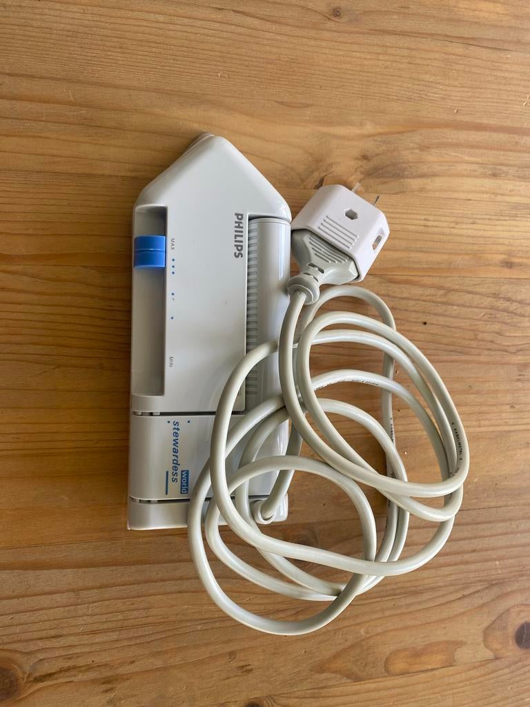 Philips World Stewardess Reisstrijkijzer - Compact & Handig, Witgoed en Apparatuur, Strijkijzers en Strijkplanken, Gebruikt, Strijkijzer met snoer