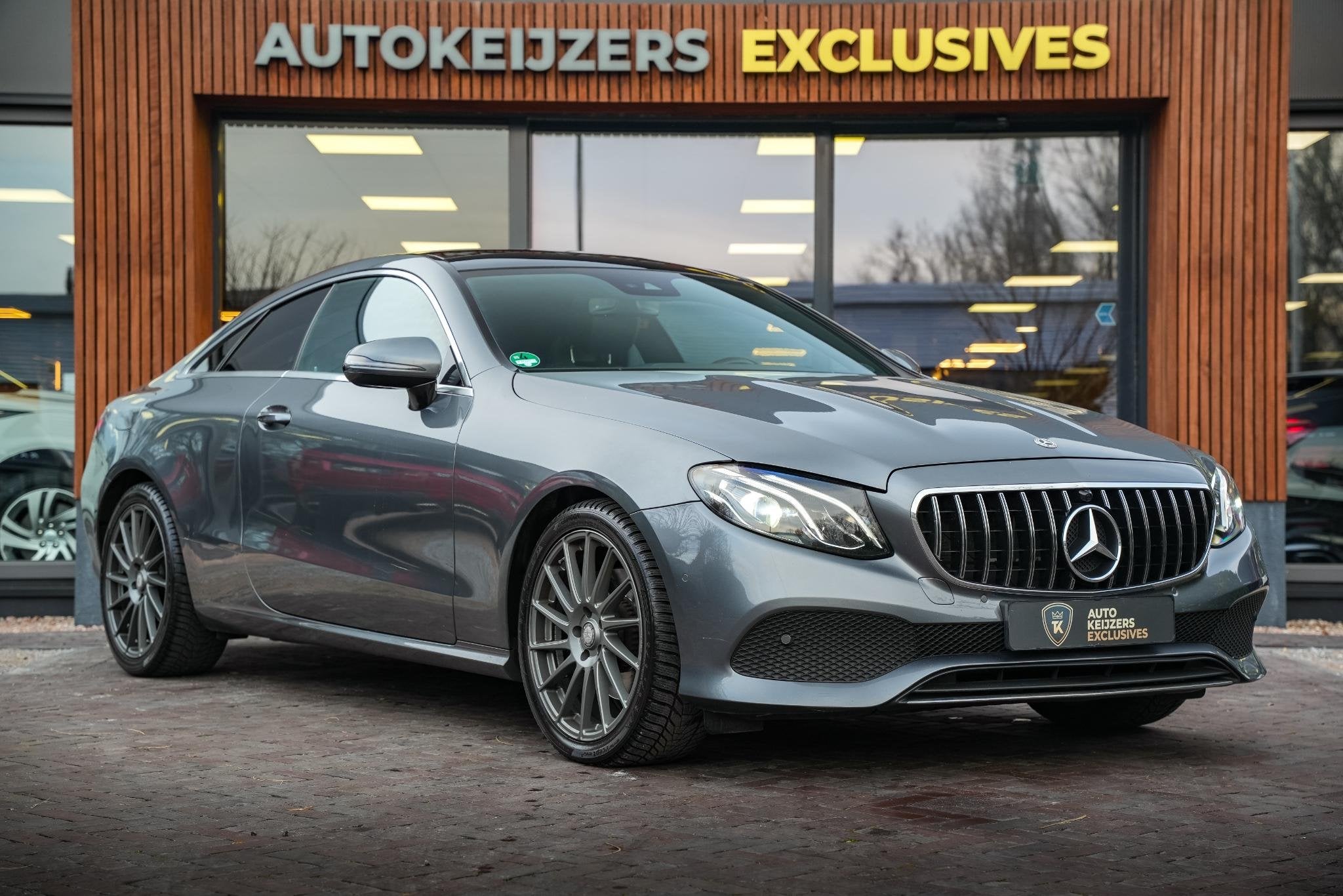 Mercedes-Benz E-klasse Coupé 200 Wide Screen Panoramadak, Auto's, Automaat, 4 cilinders, 4 stoelen, Leder en Stof