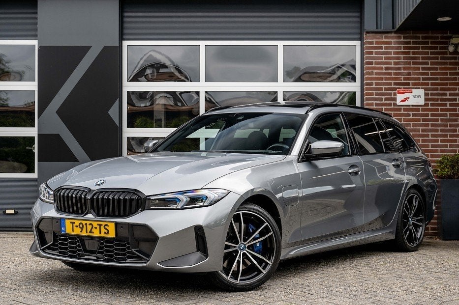BMW 3 Serie 330 330e Touring M Sport | Panorama | ACC | Harm, 1998 cc, Gebruikt, Zwart, 4 cilinders