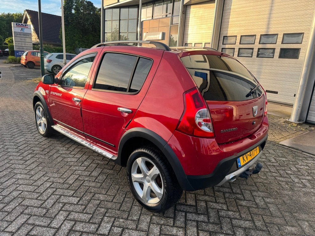 Dacia Sandero 1.6 Stepway Airco,Trekhaak,LM velgen, Auto's, Dacia, 4 cilinders, 14 km/l, Bedrijf, Handgeschakeld