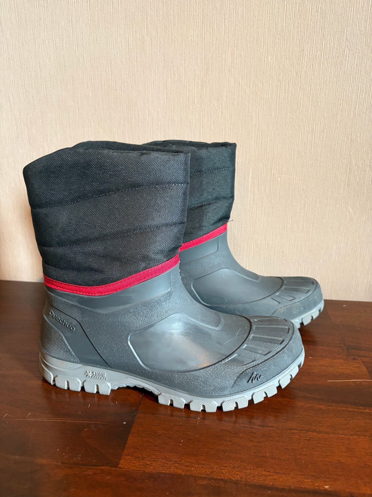 Quechua Snowboots EU 38/39 - Zo goed als nieuw, Ophalen of Verzenden, Zo goed als nieuw, Zwart, Snowboots