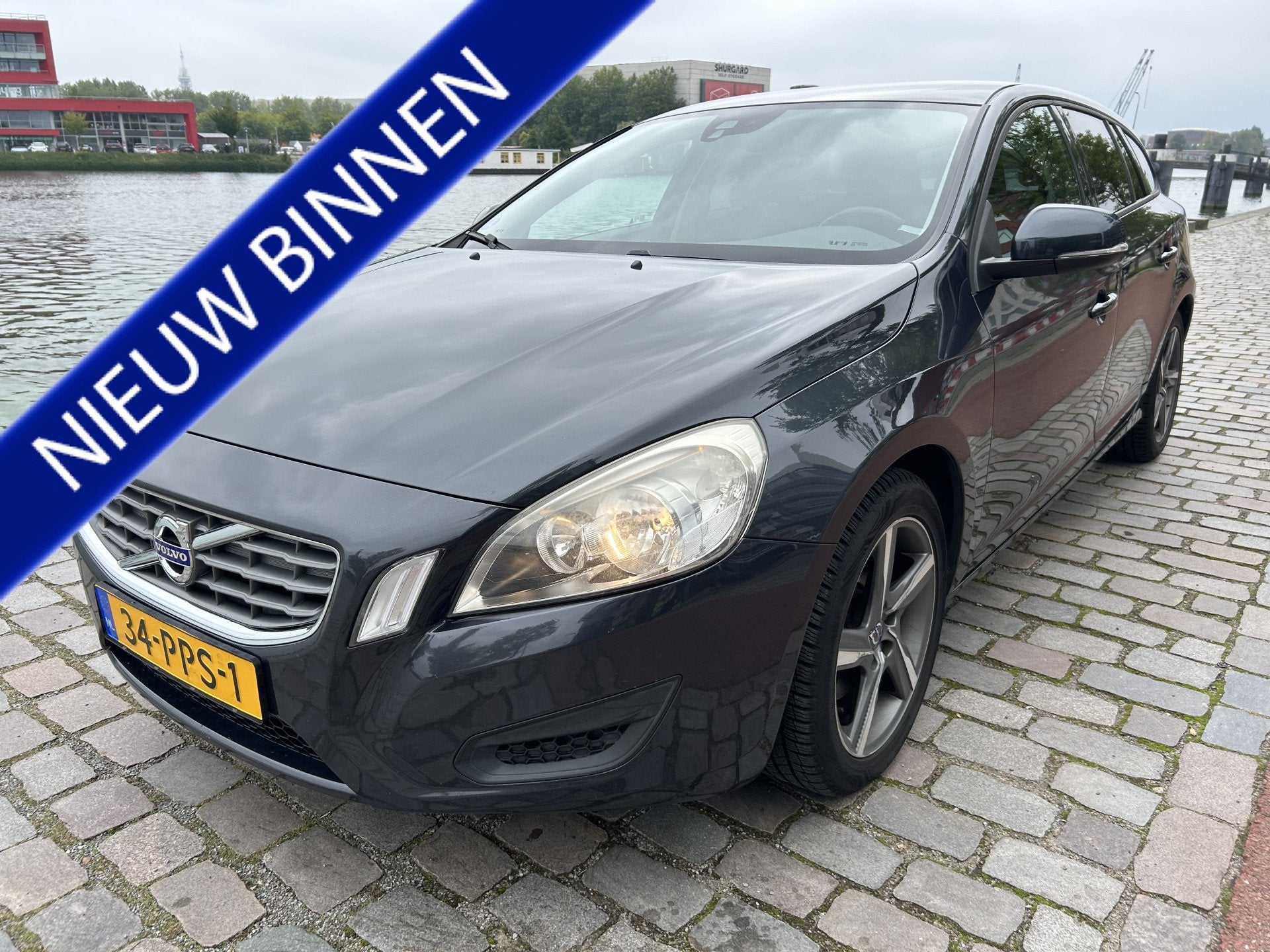 Volvo V60 1.6 T3 Kinetic navi airco/ecc nwe apk (bj 2011), Auto's, Voorwielaandrijving, Gebruikt, Zwart, 4 cilinders