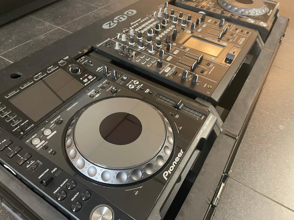 Pioneer DJ-set: CDJ-2000 Nexus & DJM-2000 in flightcase, Ophalen of Verzenden, Zo goed als nieuw, Dj-set, Pioneer