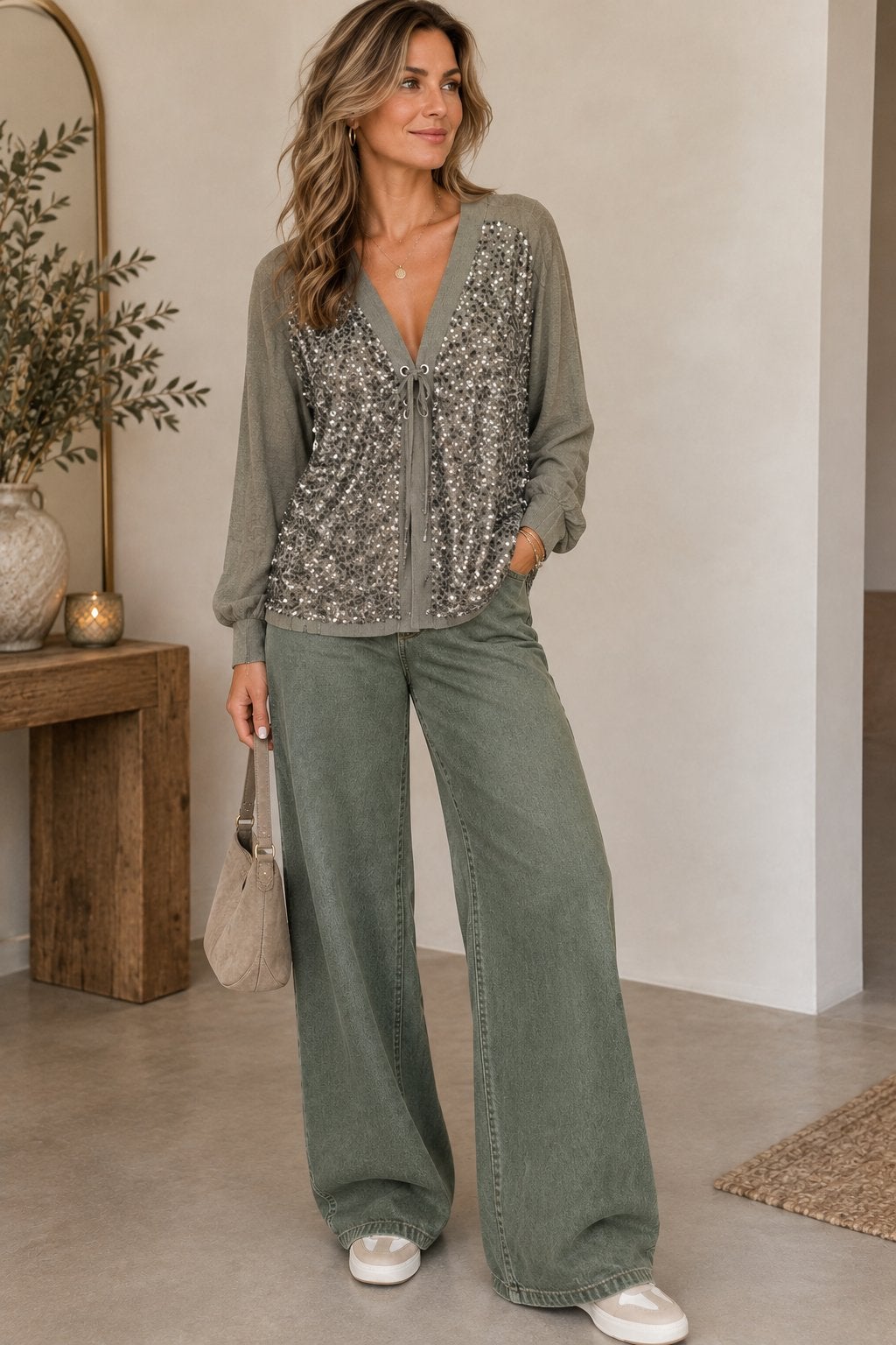 Bloes van Charlie joe in de kleur groen v-hals met pailetten, Kleding | Dames, Ophalen of Verzenden, Zo goed als nieuw, Maat 42/44 (L)