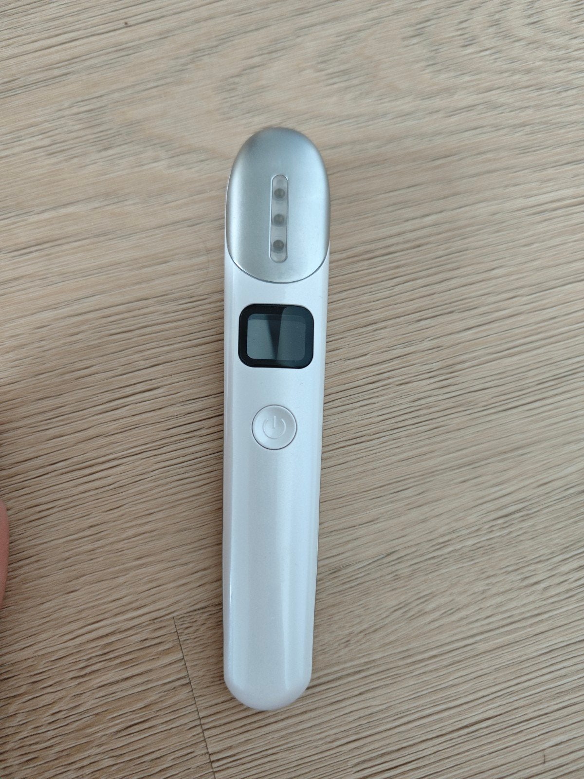 Gezichtsmassageapparaat met EMS, lichttherapie en warmte, Verzenden, Zo goed als nieuw, Overige typen