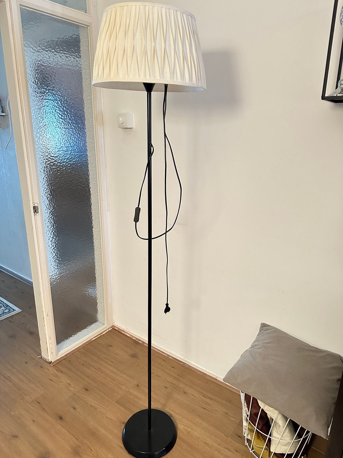 IKEA Lersta Vloerlamp met witte plissé kap, Ophalen, Gebruikt, E27 (groot), Metaal