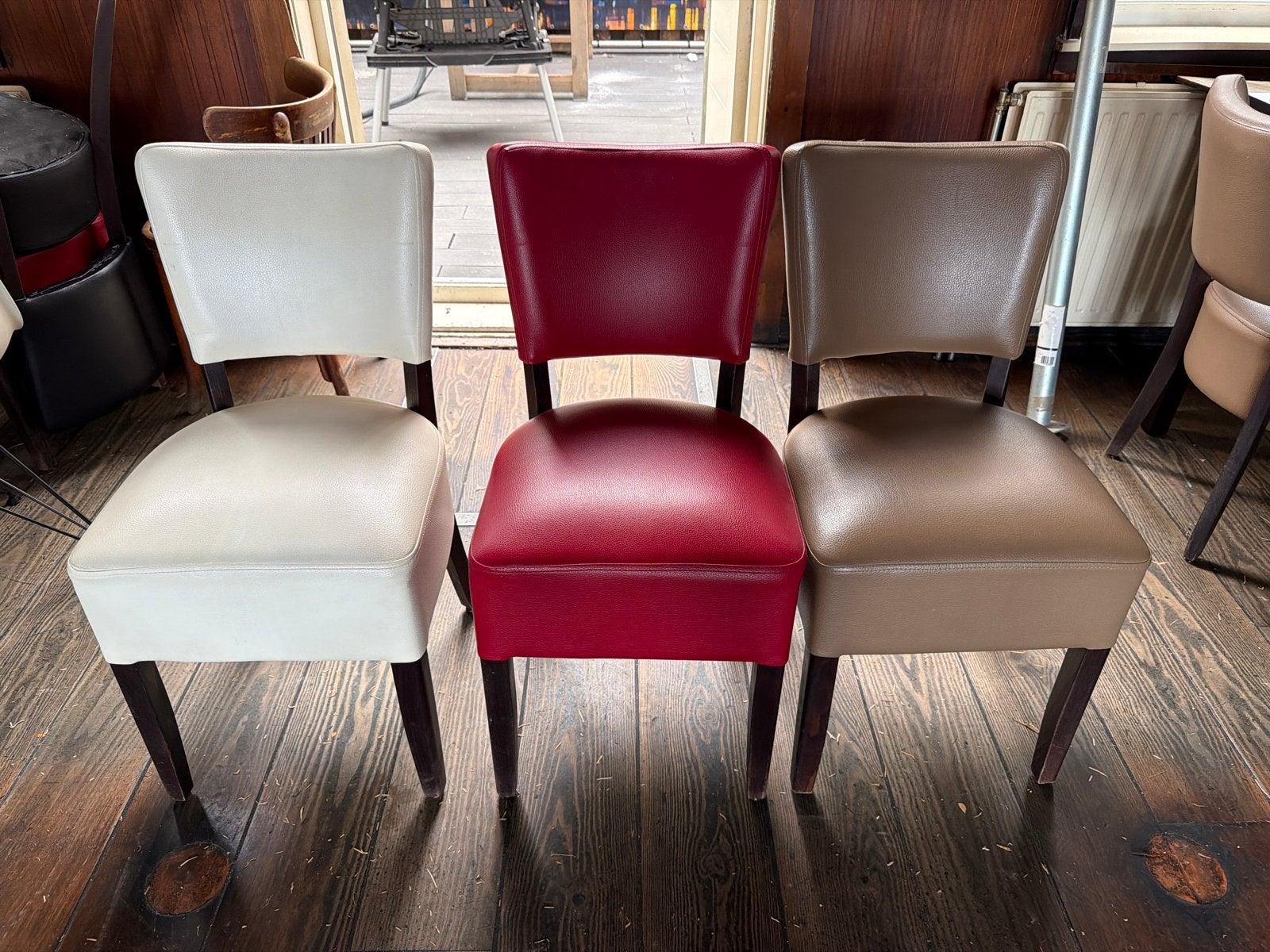 20 zwarte stoelen en 5 tafels van voormalig café Het Woud, Ophalen, Gebruikt, Zwart, Vijf, Zes of meer stoelen