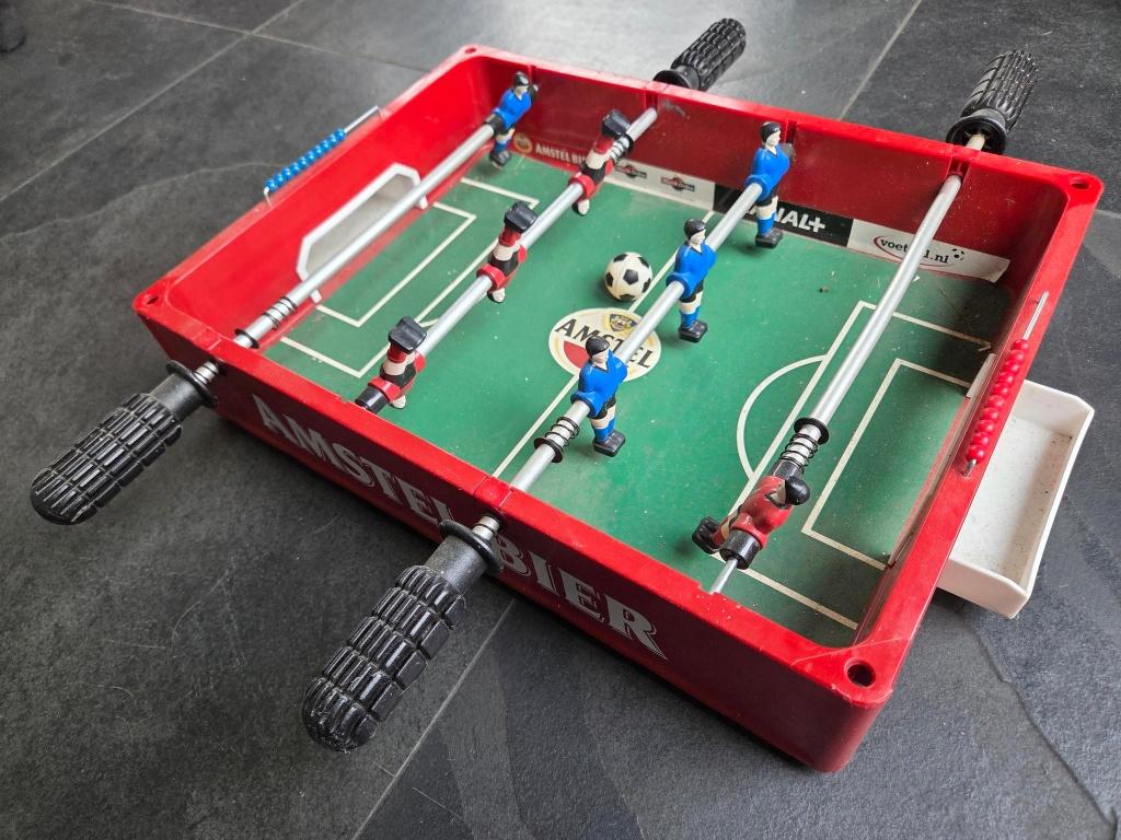 Mini tafelvoetbal op bierkrat (Amstel), Kinderen en Baby's, Speelgoed | Voetbaltafels, Ophalen of Verzenden, Zo goed als nieuw