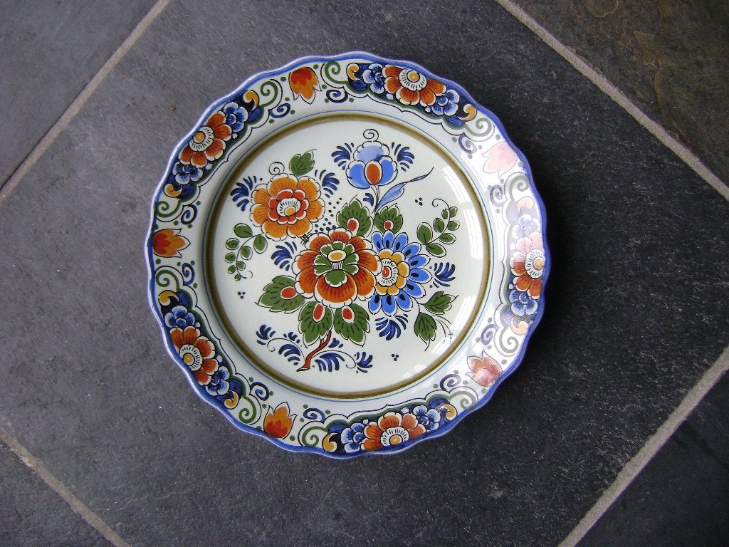 wandbordje - Delft Polychroom - Handwerk, Antiek en Kunst, Antiek | Keramiek en Aardewerk, Ophalen of Verzenden