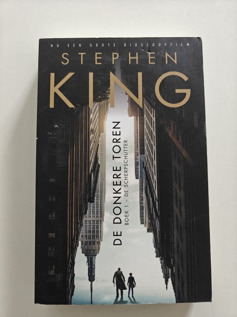 De donkere toren 1 • De scherpschutter • Stephen King, Boeken, Ophalen of Verzenden, Gelezen, Stephen King