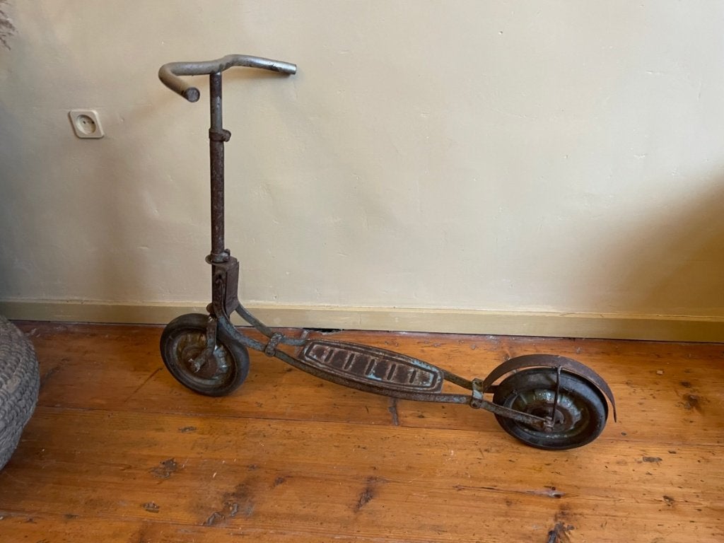 metalen step autopet museum stukje Frans, Antiek en Kunst, Antiek | Speelgoed, Ophalen