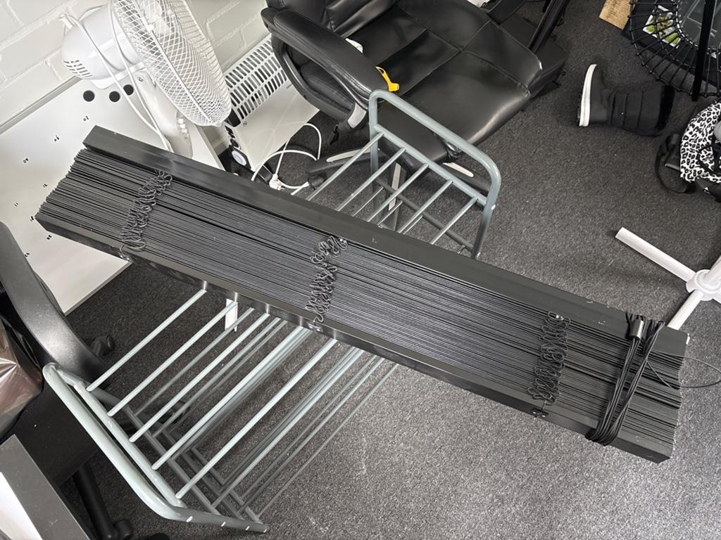 Zwarte, houten jaloezieën, Ophalen, Gebruikt, 100 tot 150 cm, Zwart