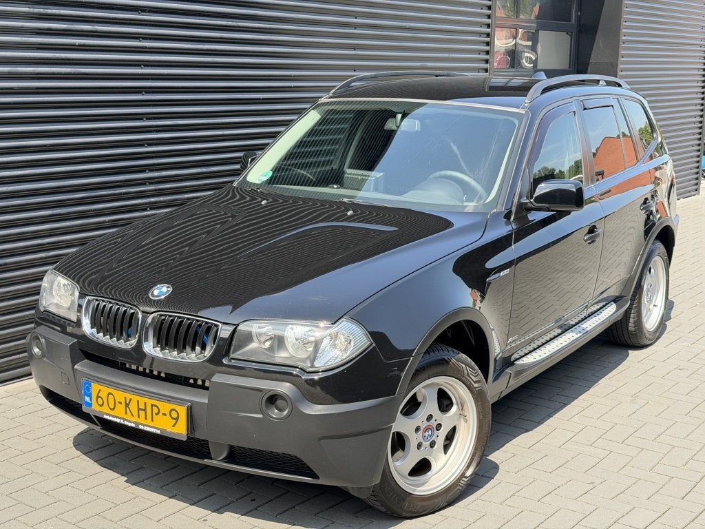 BMW X3 2.0i Business Line| AIRCO| CRUISE| CARPLAY| TREKHAAK, Auto's, BMW, Stof, 4 cilinders, 150 pk, Zwart