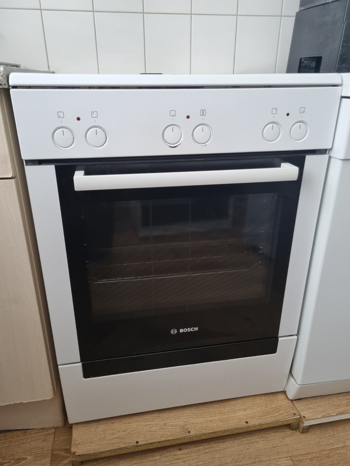BOSCH Keramisch Fornuis met Oven - Vrijstaand, Witgoed en Apparatuur, Ophalen, Gebruikt, Keramisch, 4 kookzones