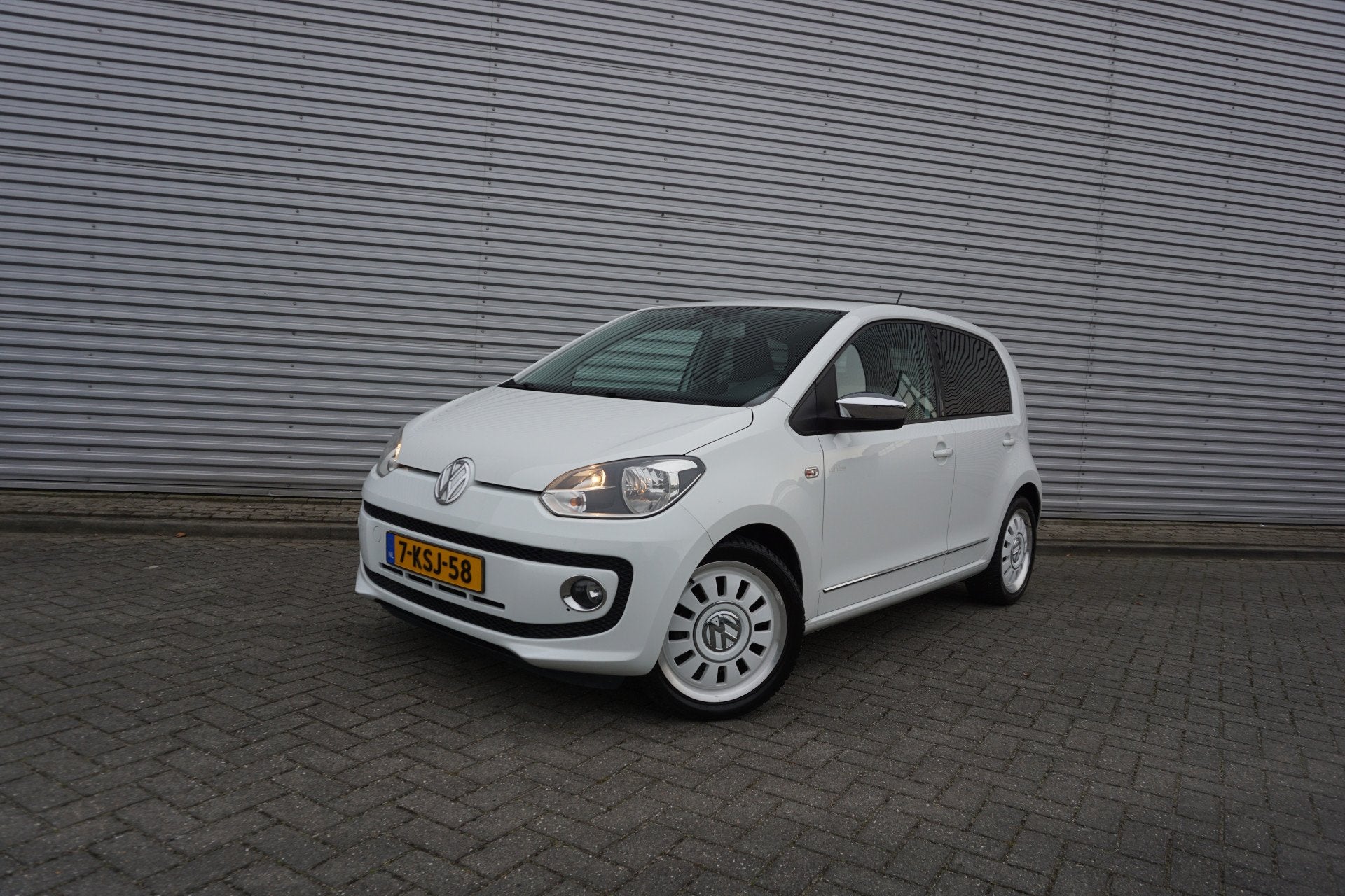 Volkswagen up! 1.0 high up! BlueMotion Airco / Navi / Cruise, Voorwielaandrijving, Euro 5, Stof, Gebruikt