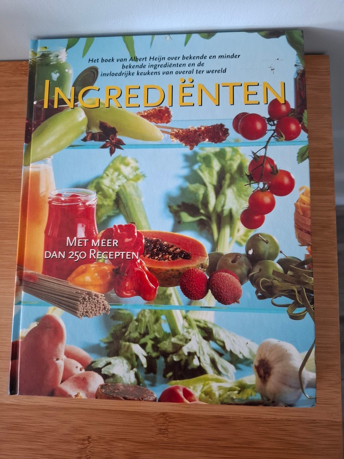 Ingrediënten: Kookboek Albert Heijn met 250+ recepten, Boeken, Kookboeken, Albert Heijn, Zo goed als nieuw, Overige gebieden, Tapas, Hapjes en Dim Sum