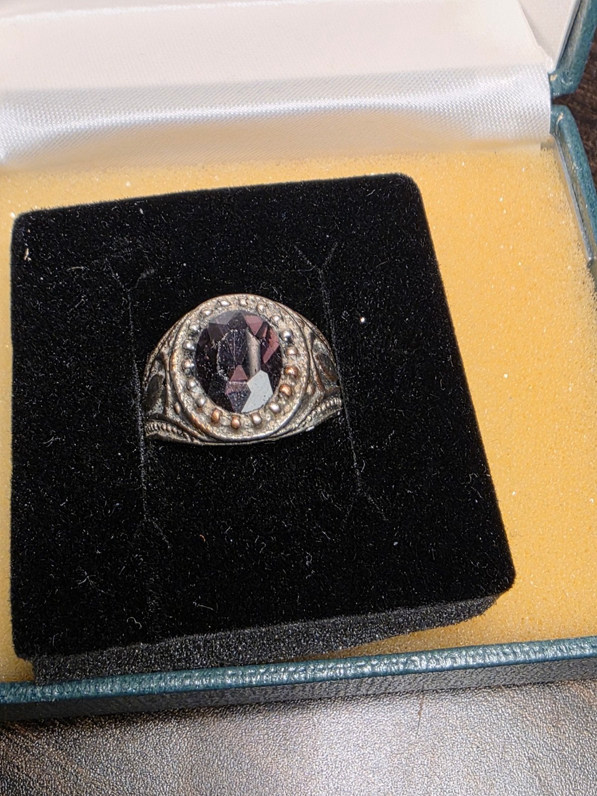 Vintage Zilverkleurige Ring met Paarse Steen, Gebruikt, Ophalen of Verzenden, 17 tot 18, Met edelsteen