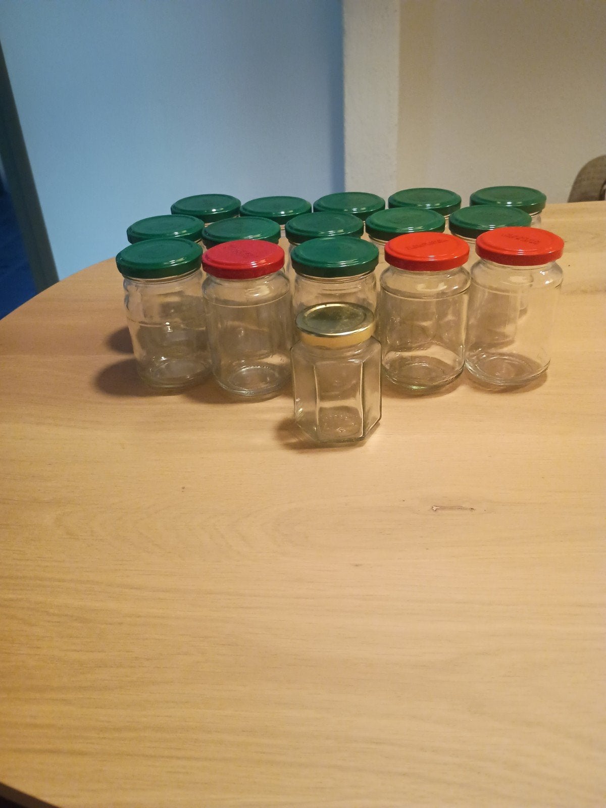 Glazen potjes met draaideksel, Ophalen