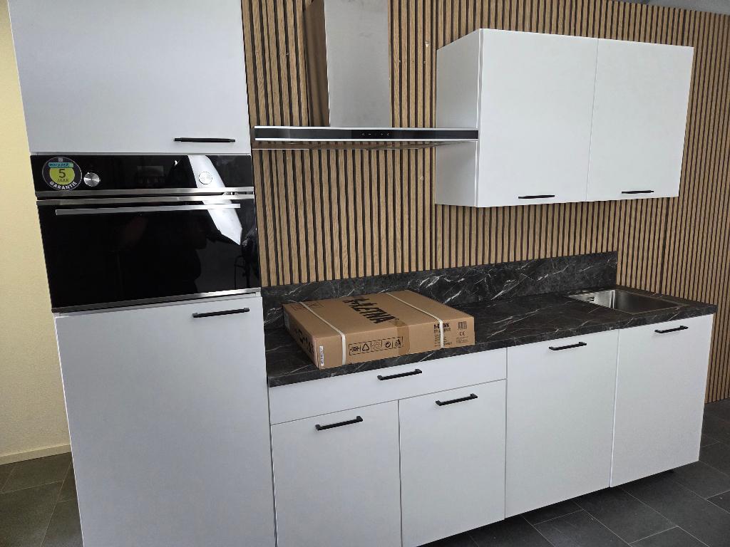 NOBILIA Showroomkeuken 280 cm in SPOTPRIJS / INNOVARE, Wit, Enkelwandige keuken, Zo goed als nieuw, Kunststof