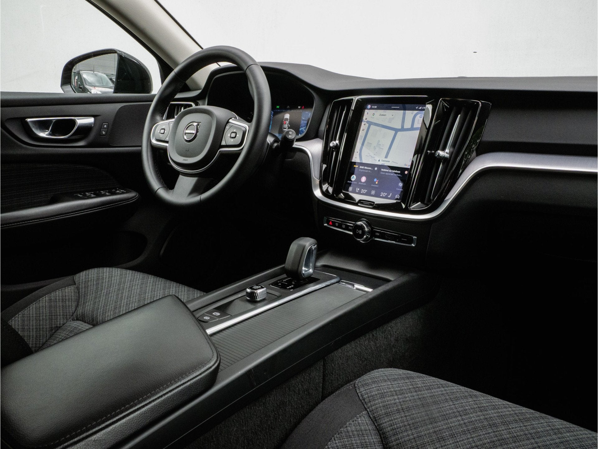 Volvo V60 2.0 B3 Aut. Essential Stuur+stoelverwarming/ Carpl, Stof, 4 cilinders, 1634 kg, Zwart