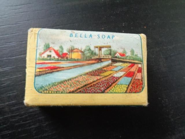 Oud pakje zeep Bella Soap van Het Klaverblad., Verzamelen, Ophalen of Verzenden, Verpakking