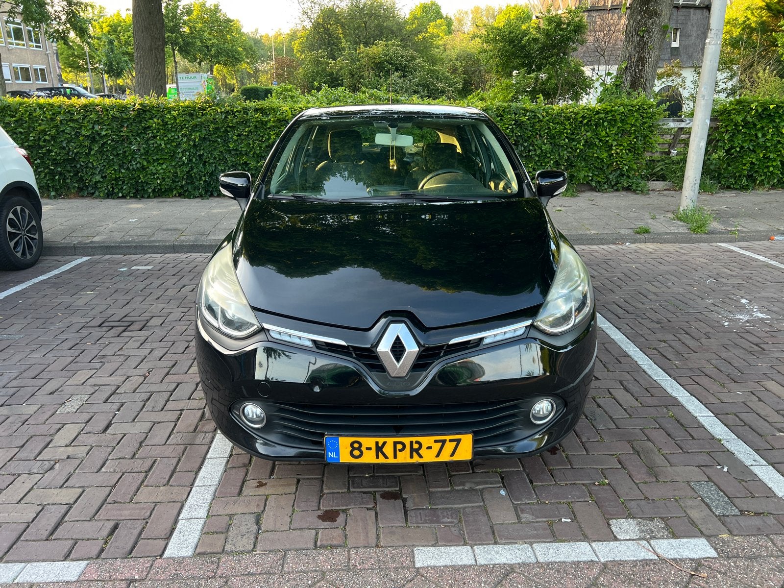 Renault Clio 0.9 TCE 66KW 5-DRS 2013 Zwart, Voorwielaandrijving, 898 cc, 40 €/maand, 540 kg