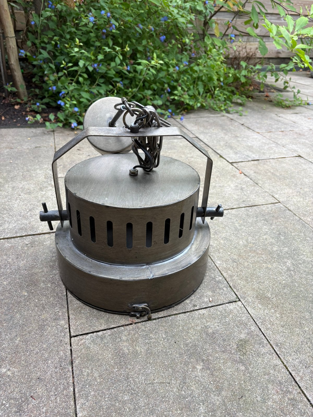 Industriële hanglamp, Ophalen