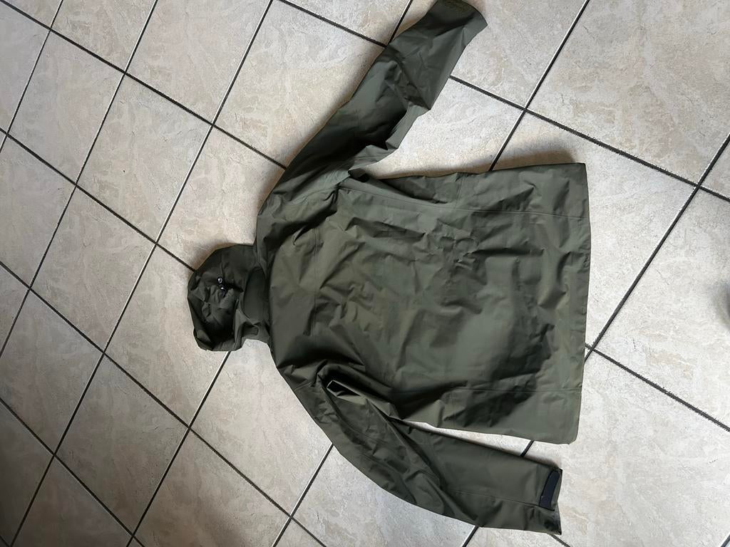 Zo goed als nieuwe Arc'teryx regenjas, Kleding | Heren, Ophalen of Verzenden, Zo goed als nieuw, Overige maten, Groen
