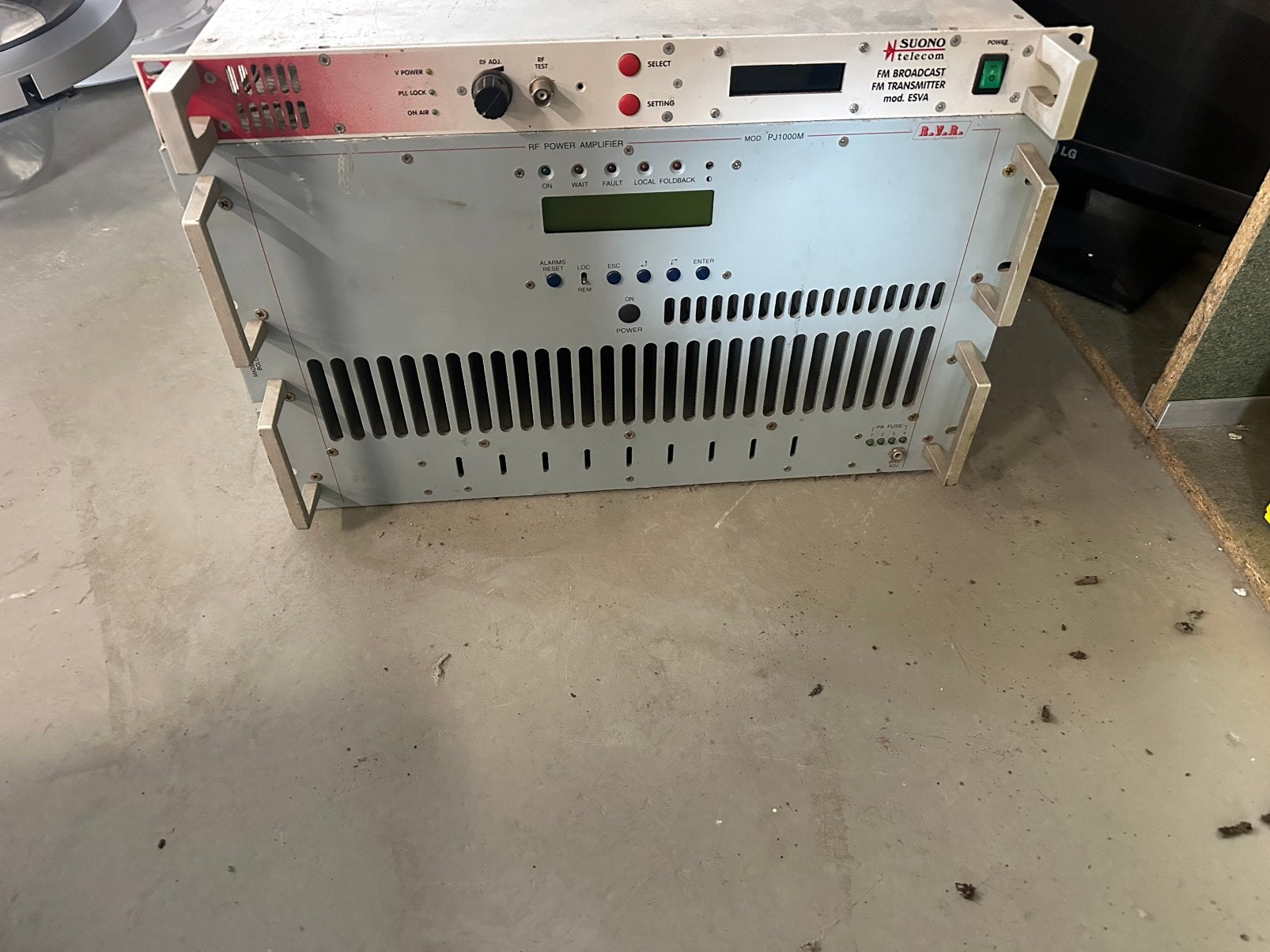 Rvr eindtrap 1Kw + stuurzender 30 W, Telecommunicatie, Ophalen, Zo goed als nieuw, Zender